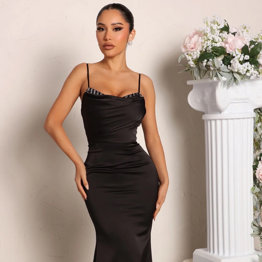 SOLD OUT Fashion Nova Dress 🖤 *RARE FIND*